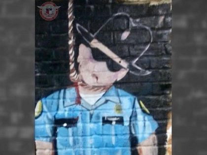 A mural depicting the hanging of a police officer was found on a building in Houston, Texas. (Photo: Facebook/Houston Police Officers' Union)