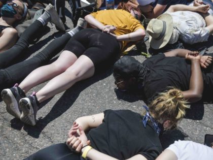 George Floyd die-in (Michael Ciaglo / Getty)