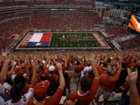 Woke Texas Football Players Demand School Μετονομασία Στάδιο, Εξάλειψη των "Eyes of Texas"