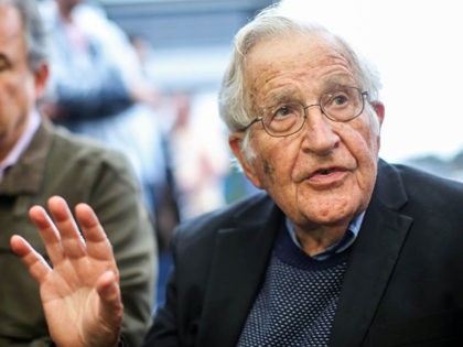 US linguist and political activist Noam Chomsky (R), talks during a press conference after visiting former President Luiz Inacio Lula da Silva, arrested for corruption in the Federal Police Superintendence in Curitiba, Brazil on September 20, 2018. (Photo by Heuler Andrey / AFP) (Photo credit should read HEULER ANDREY/AFP via …