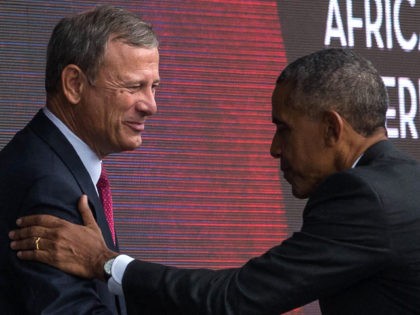US President Barack Obama shakes hands with Chief Justice of the US Supreme Court John Rob