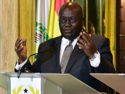 Ghanaian President Nana Akufo-Addo speaks to the press after a meeting with his Ivory Coast counterpart at the presidential palace in Abidjan on May 5, 2017. / AFP PHOTO / ISSOUF SANOGO (Photo credit should read ISSOUF SANOGO/AFP