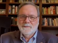 Dem Rep. Heck: «Ο συντριπτικός αριθμός» των συμμετεχόντων στο CHAZ είναι ειρηνικοί, αλλά ο χρόνος ανταπόκρισης της αστυνομίας «έχει παραταθεί»