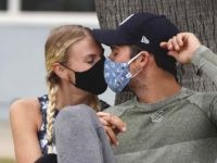 Kissing masks (zz/GOTPAP/STAR MAX/IPx 2020 via Associated Press)