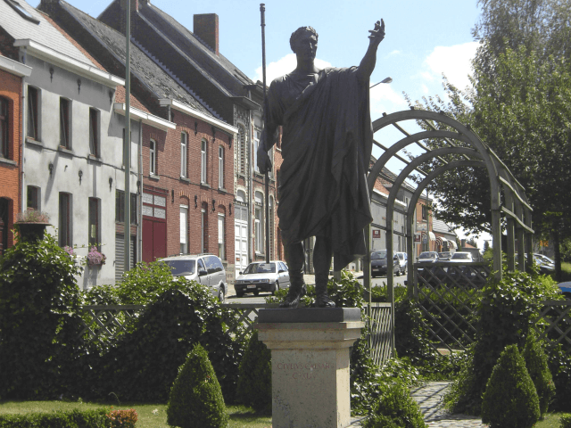 Zottegem - Velzeke - Standbeeld van Julius Caesar