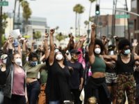 BLM Protesters Storm Beverly Hills Neighborhood: «Φάτε τους πλούσιους!»