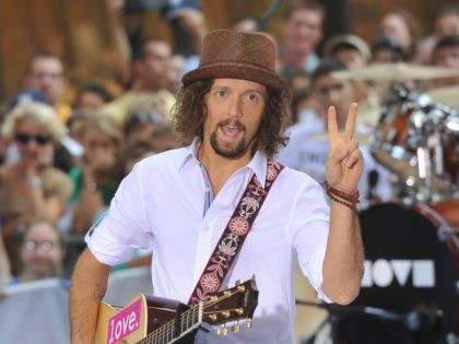 NEW YORK, NY - AUGUST 31: Jason Mraz performs on NBC's "Today" at Rockefell