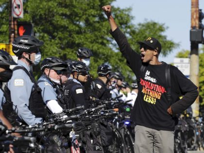 Chicago police Black Lives Matter (Nam Y. Huh / Associated Press)
