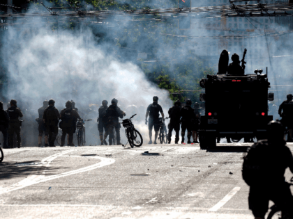 Police and protesters clash at the intersection of Broadway and East Pine Street following