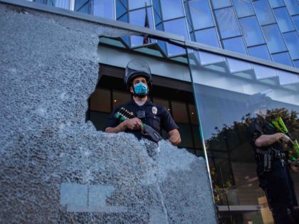 Los Angeles solidarity Portland (Apu Gomes / AFP / Getty)