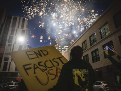 Oakland protest mostly peaceful (Christian Monterrosa / Associated Press)