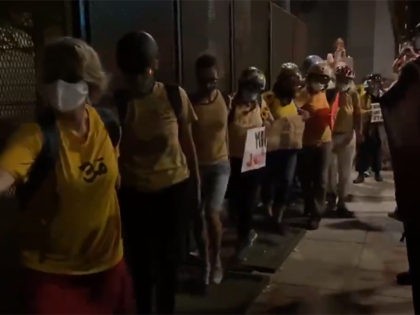 A wall of moms blocks police from reaching protesters