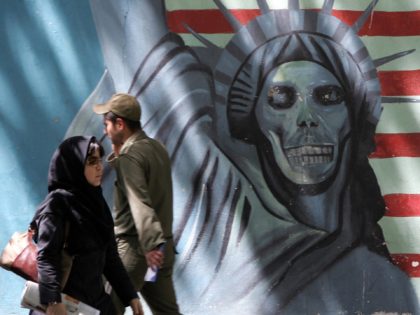 Tehran, IRAN: Iraniana walk past an anti-US mural painting depicting the Statue of Liberty