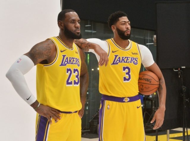 Lakers stars LeBron James, Anthony Davis to keep names on back of jerseys