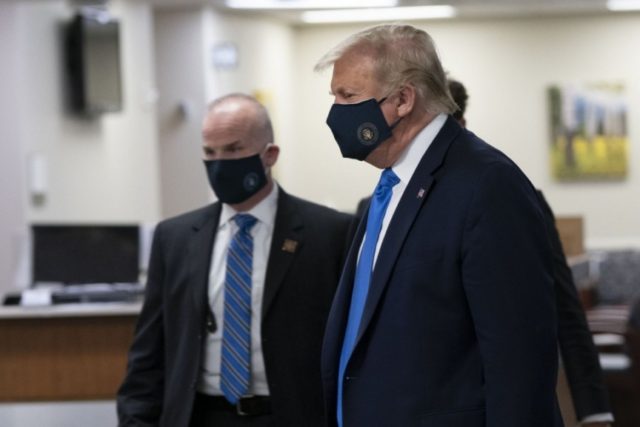 Trump wears mask during visit with wounded service members at Walter Reed