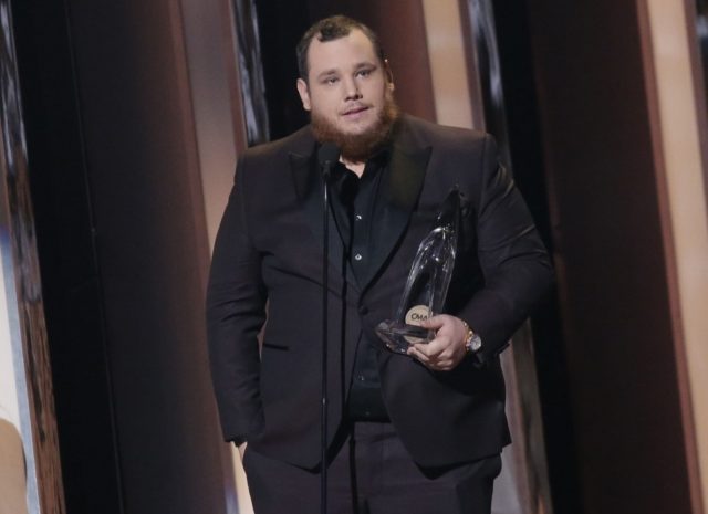 Luke Combs reschedules 'What You See' tour dates to 2021