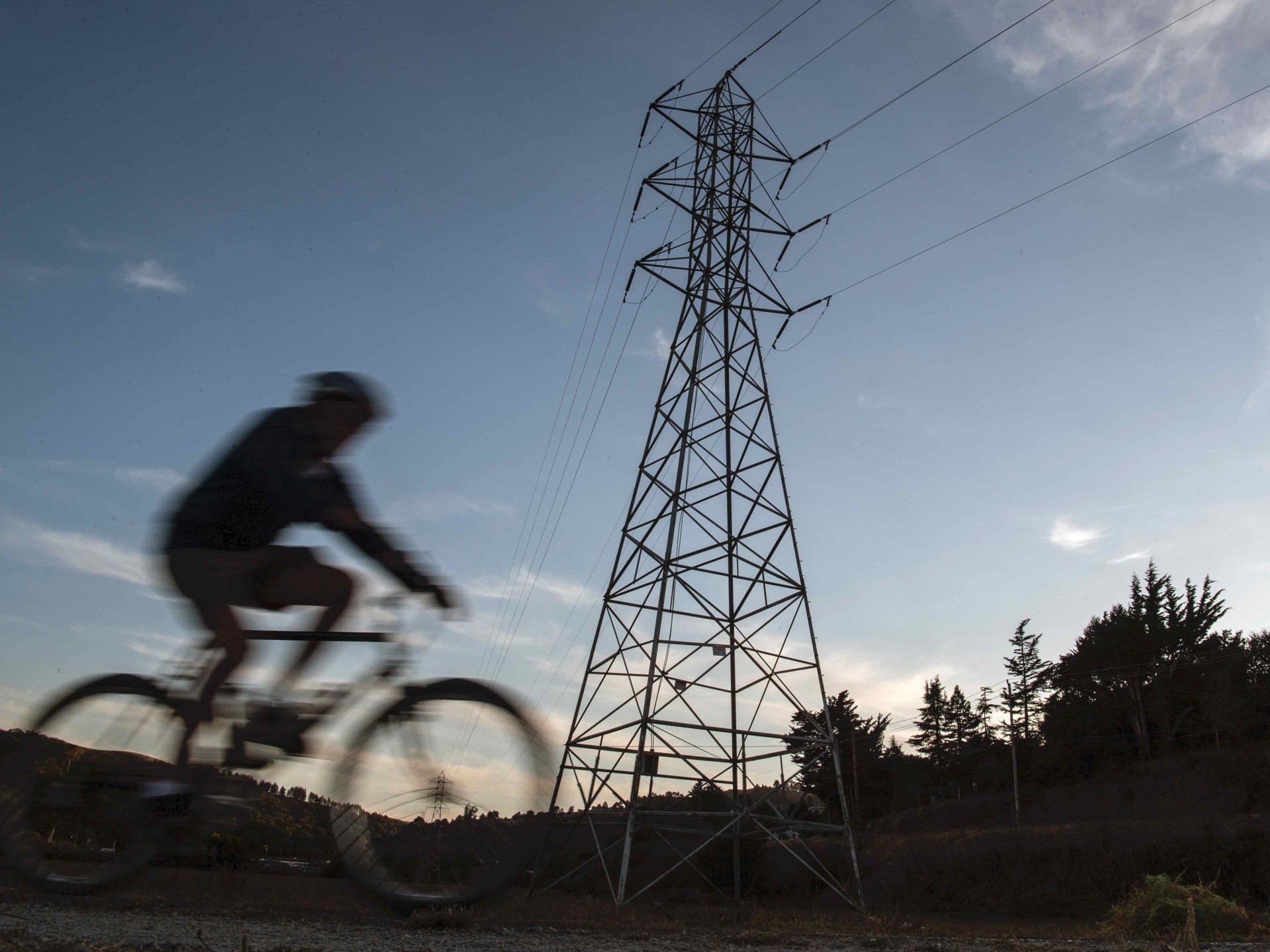 California Experiences Limited Blackouts as Power Demand Hits Record - Vimarsana News