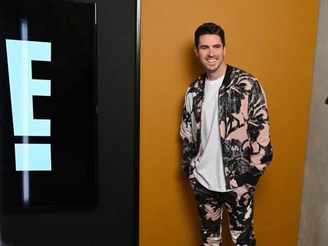NEW YORK, NEW YORK - FEBRUARY 09: E News co-host Scott Tweedie is spotted in the E! Fashio