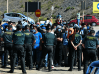 21 Police Injured After 200 Migrants Riot in Spanish City