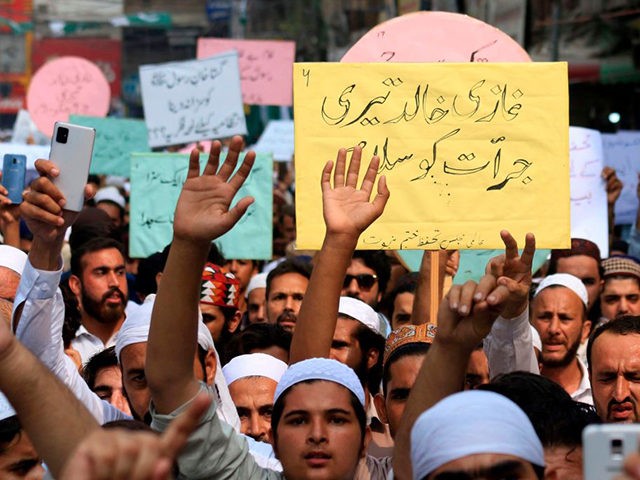 Supporters of a religious group Aalmi Majlis Tahaffuz Khatm-e-Nubuwwat, march during a rally in support of Khalid Khan, who killed a man allegedly accused of blasphemy, in Peshawar on July 31, 2020. - A Pakistani man facing charges of blasphemy was shot dead in court on July 29 as he …