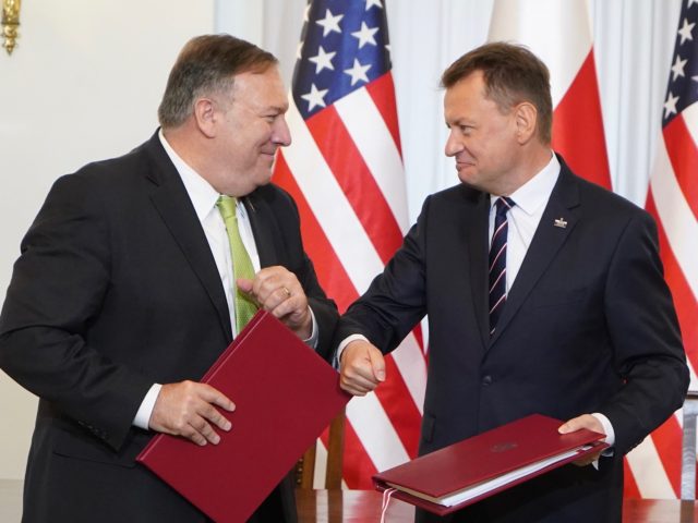 US Secretary of State Mike Pompeo (L) and Poland's Minister of Defence Mariusz Blaszczak g