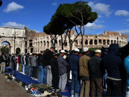Muslim men attend Friday prayers near Rome's ancient Colosseum on October 21, 2016 to protest against the closure of unofficial mosques. The Muslim community of Rome gathered by the Colosseum to pray and demonstrate against the alleged shutting down by police of unofficial mosques. / AFP / GABRIEL BOUYS (Photo …