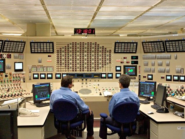 Athens, UNITED STATES: Employees work in the control room at Browns Ferry Nuclear Plant in Athens, Alabama, 21 June 2007. The plant was the largest in the world when it was first opened in 1974 by the Tennessee Valley Authority. AFP PHOTO/SAUL LOEB (Photo credit should read SAUL LOEB/AFP via …