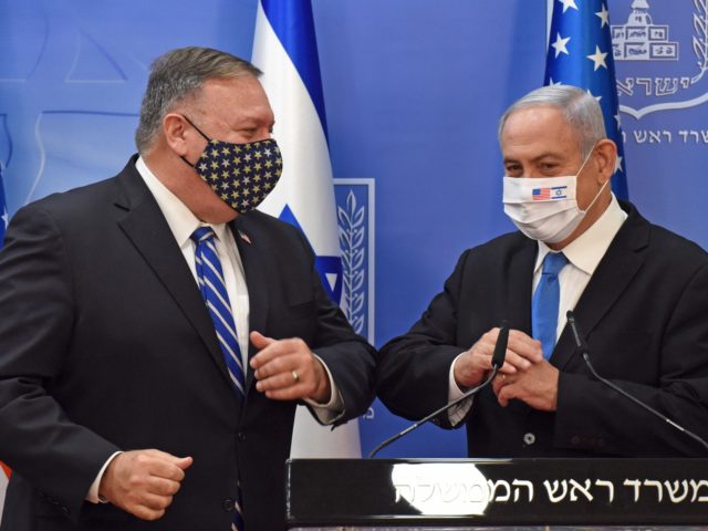 US Secretary of State Mike Pompeo (L) and Israeli Prime Minister Benjamin Netanyahu bump e
