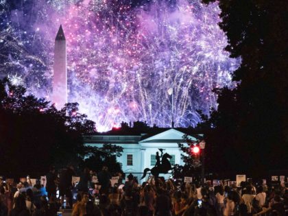 White House RNC fireworks (Jose Luis Magana / AFP / Getty)
