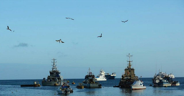 ecuador’s navy ‘on alert’ after scores of chinese fishing