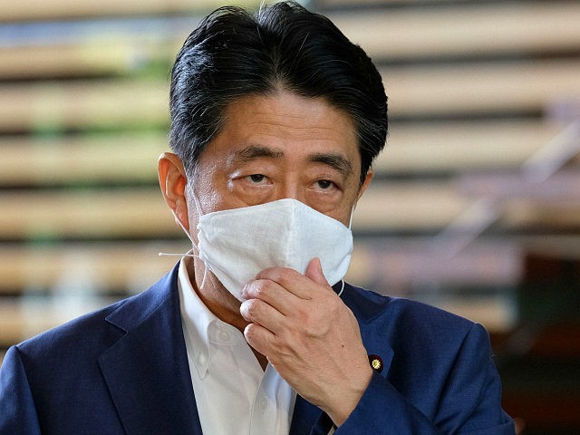 TOPSHOT - Japan's Prime Minister Shinzo Abe wearing a face mask arrives at the Prime Minis