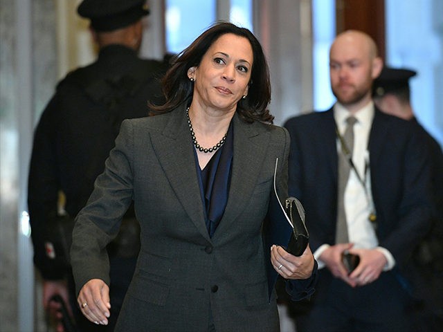 Senator Kamala Harris (D-CA) arrives for the impeachment trial of US President Donald Trump on Capitol Hill January 30, 2020, in Washington, DC. - The fight over calling witnesses to testify in President Donald Trump's impeachment trial intensified January 28, 2020 after Trump's lawyers closed their defense calling the abuse …