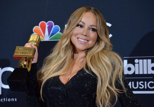 Mariah Carey performs 'Close My Eyes' on 'GMA'