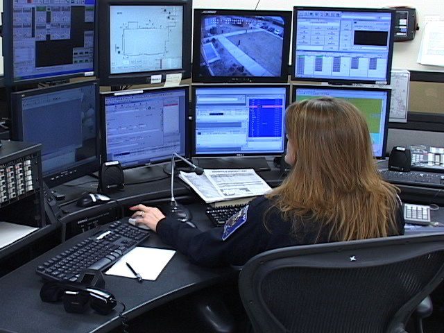 Police Departments Across US Report 911 Outage, Some Restored