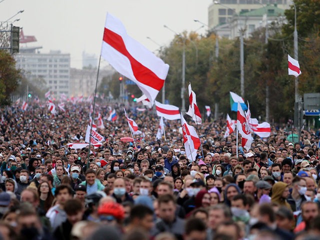 TOPSHOT - Opposition supporters parade through the streets during a rally to protest the country's presidential inauguration in Minsk on September 27, 2020. - Belarus police on September 27 detained "around 200" people during opposition rallies days after the strongman president staged a secret inauguration. The opposition movement calling for …