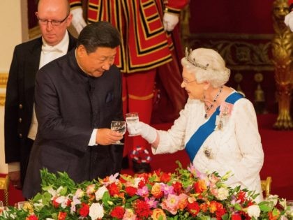 LONDON, ENGLAND - OCTOBER 20: President of China Xi Jinping (L) and Britain's Queen Elizabeth II attend a state banquet at Buckingham Palace on October 20, 2015 in London, England. The President of the People's Republic of China, Mr Xi Jinping and his wife, Madame Peng Liyuan, are paying a …