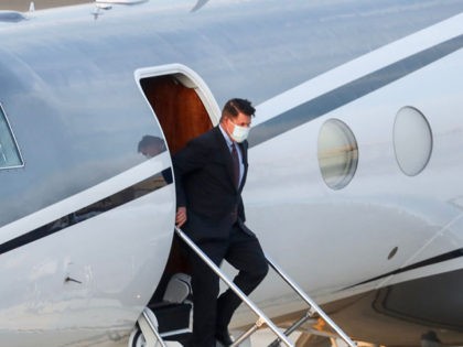 Keith Krach, US Undersecretary of State for Economic Growth, Energy and the Environment, alights from an aircraft after landing at the Sungshan airport in Taipei on September 17, 2020. - A top US diplomat landed in Taiwan on September 17, the highest-ranking State Department official to visit in 40 years, …
