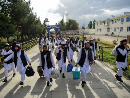 TOPSHOT - Taliban prisoners walk as they are in the process of being potentially released from Pul-e-Charkhi prison, on the outskirts of Kabul on July 31, 2020. - Afghan President Ashraf Ghani on July 31 ordered the release of 500 Taliban prisoners as part of a new ceasefire that could …