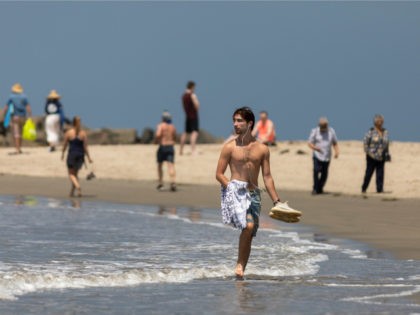 Holiday beach-goers head to Venice Beach on Memorial Day as coronavirus safety restrictions continue being relaxed in Los Angeles County and nationwide on May 24, 2020 in Los Angeles, California. County officials are braced for a holiday weekend that could again challenge residents' resolve to fight the COVID-19 pandemic by …