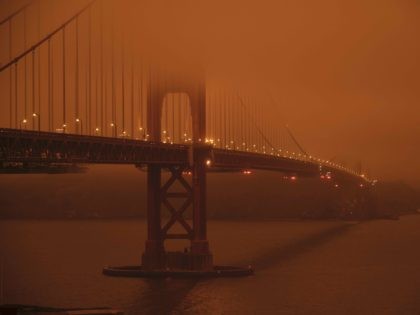 smoke Golden Gate (Harold Postic / AFP / Getty)