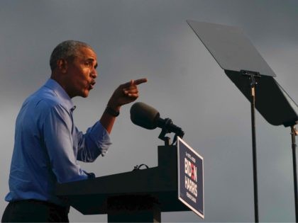 Barack Obama teleprompter Biden (Alex Edelman / AFP / Getty)