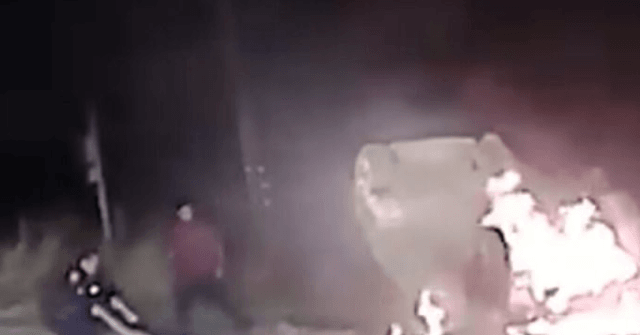 Video California Cop Rescues Woman From Burning Car