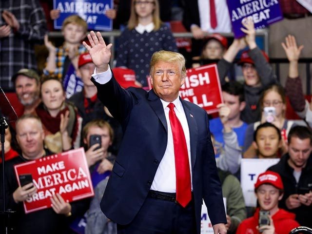 FORT WAYNE, IN - NOVEMBER 05: U.S. President Donald Trump arrives at a campaign rally for