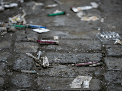 Paris to Open ‘Shooting Rooms’ for City’s 5,000 Crack Addicts