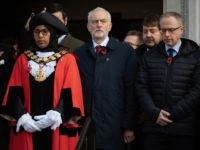 Ο Πρώτος Δήμαρχος που φοράει Hijab στο Ηνωμένο Βασίλειο εγκατέλειψε το Εργατικό Κόμμα για την Ισλαμοφοβία