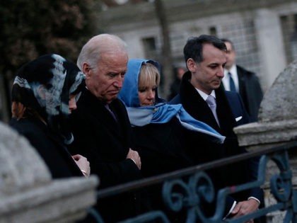 US Vice President Joe Biden (2nd L) flanked by his wife Jill (2nd R), his granddaughter Na