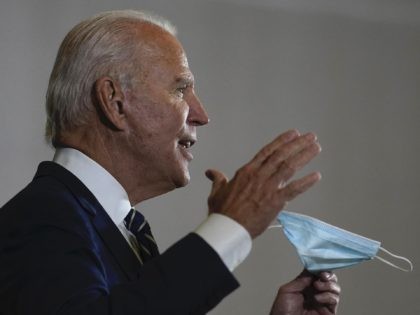 Joe Biden mask Michigan (Carolyn Kaster / Associated Press)