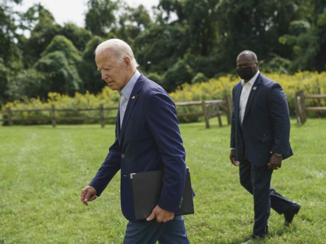 Joe Biden no mask (Drew Angerer / Getty)
