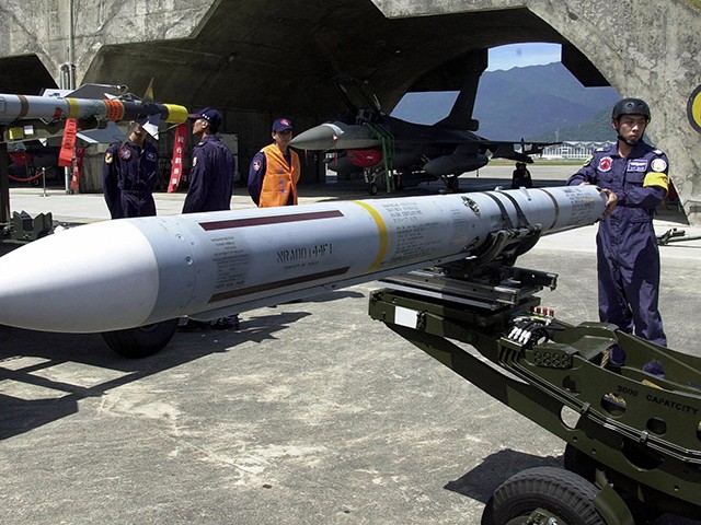 HUALIEN, TAIWAN: A ground crew of Taiwan's air force prepares to load a Sparrow air-to-air missile onto an F-16 fighter deployed in the eastern Hualien airbase, 17 August 2004. The air force confirmed it had carried out its first test firing of US-made Harpoon anti-ship missiles in a display of the island's ability to ward off a Chinese invasion. AFP PHOTO/ PATRICK LIN (Photo credit should read PATRICK LIN/AFP via Getty Images)