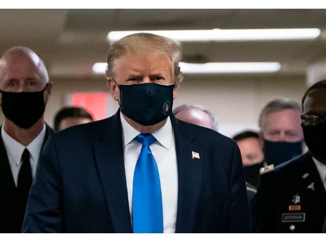 US President Donald Trump wears a mask as he visits Walter Reed National Military Medical Center in Bethesda, Maryland' on July 11, 2020. (Photo by ALEX EDELMAN / AFP) (Photo by ALEX EDELMAN/AFP via Getty Images)
